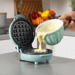 Giles & Posner Mini Waffle Maker -Home Accessories Shop 395094 giles and posner mini waffle maker 2